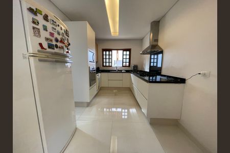 Casa à venda com 449m², 3 quartos e 4 vagas Casa à venda com 449m², 3 quartos e 4 vagasCozinha