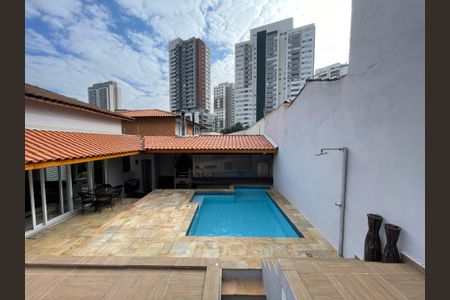 Casa à venda com 449m², 3 quartos e 4 vagas Casa à venda com 449m², 3 quartos e 4 vagasPiscina