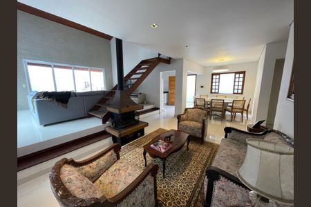 Casa à venda com 449m², 3 quartos e 4 vagas Casa à venda com 449m², 3 quartos e 4 vagasSala