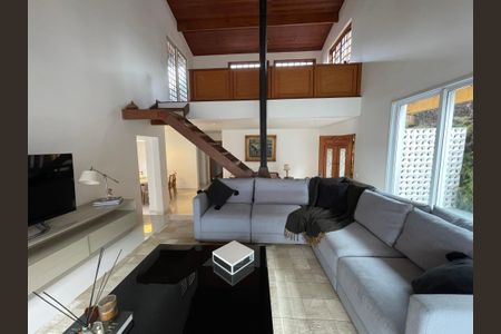 Casa à venda com 449m², 3 quartos e 4 vagas Casa à venda com 449m², 3 quartos e 4 vagasSala