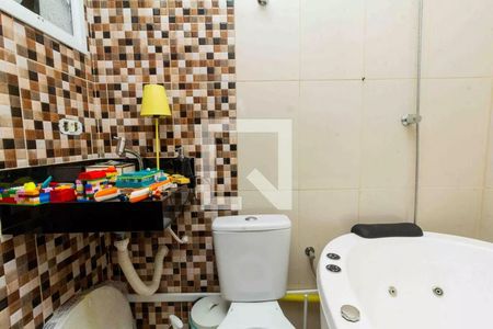 Casa à venda com 210m², 3 quartos e 2 vagasBanheiro da Suíte 2