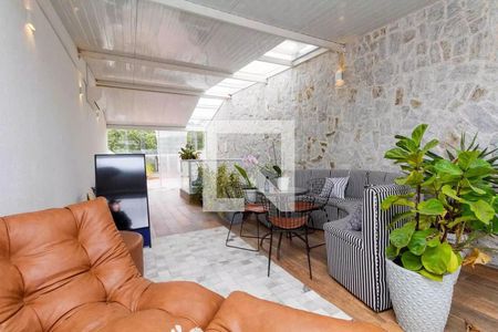 Casa à venda com 210m², 3 quartos e 2 vagasTerraço