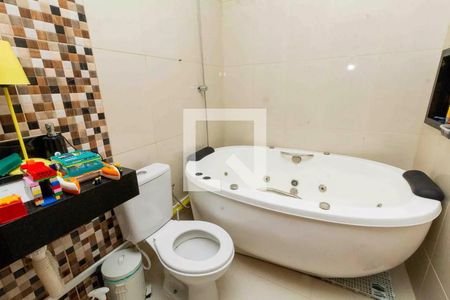 Casa à venda com 210m², 3 quartos e 2 vagasBanheiro da Suíte 2