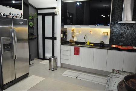 Casa à venda com 206m², 4 quartos e 4 vagasCozinha