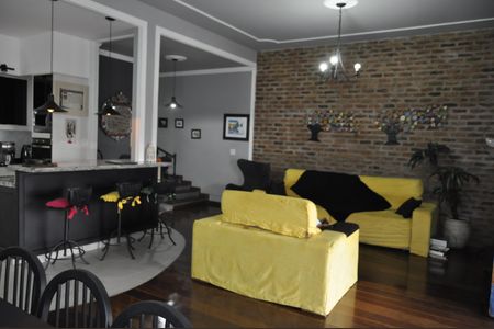 Casa à venda com 206m², 4 quartos e 4 vagasSala