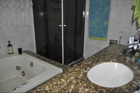 Casa à venda com 206m², 4 quartos e 4 vagasBanheiro da Suíte 1