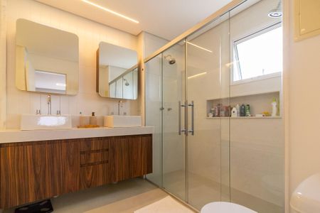 Apartamento à venda com 223m², 4 quartos e 4 vagasBanheiro da Suíte 1