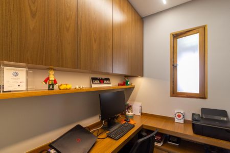 Apartamento à venda com 223m², 4 quartos e 4 vagasEscritório