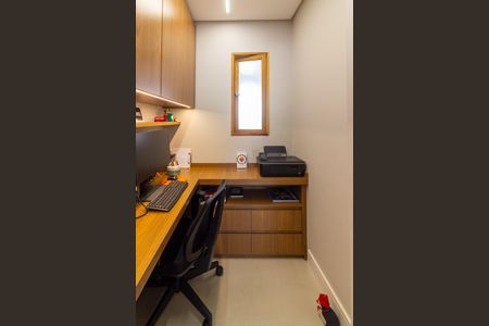 Apartamento à venda com 223m², 4 quartos e 4 vagasEscritório
