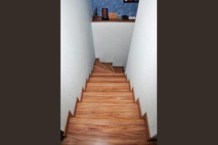 Casa à venda com 140m², 3 quartos e 1 vagaEscada Quartos