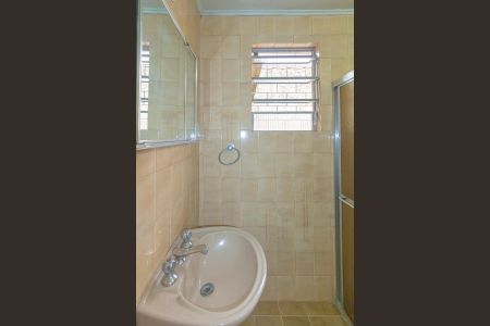 Casa à venda com 70m², 3 quartos e 2 vagas Casa à venda com 70m², 3 quartos e 2 vagasBanheiro Social