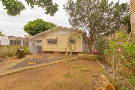 Casa à venda com 70m², 3 quartos e 2 vagas Casa à venda com 70m², 3 quartos e 2 vagasFachada