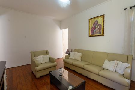 Casa para alugar com 114m², 2 quartos e 2 vagasSala