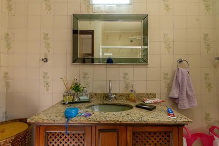 Casa para alugar com 114m², 2 quartos e 2 vagasBanheiro
