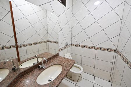 Casa para alugar com 254m², 4 quartos e 4 vagasLavabo