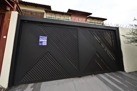 Casa para alugar com 254m², 4 quartos e 4 vagasFachada