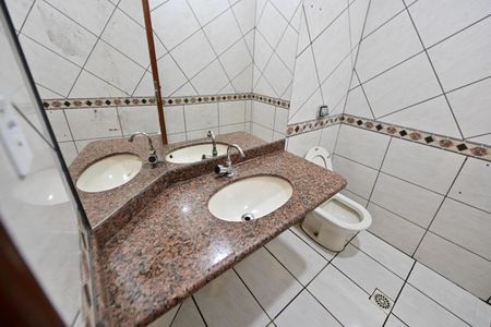 Casa para alugar com 254m², 4 quartos e 4 vagasLavabo