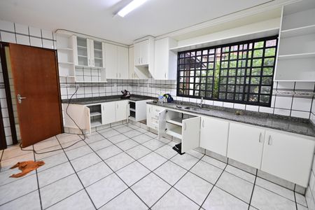 Casa para alugar com 254m², 4 quartos e 4 vagasCozinha