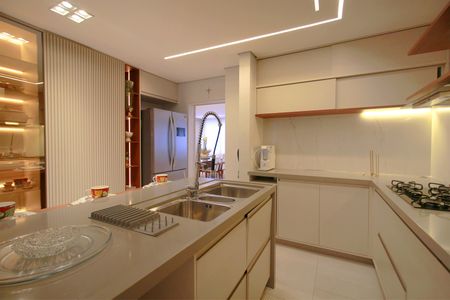 Apartamento à venda com 190m², 4 quartos e 3 vagasCozinha