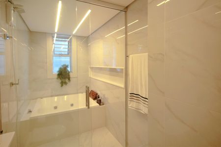 Apartamento à venda com 190m², 4 quartos e 3 vagasBanheiro da Suíte 1