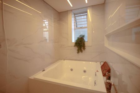 Apartamento à venda com 190m², 4 quartos e 3 vagasBanheiro da Suíte 1