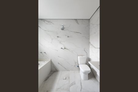 Casa à venda com 280m², 3 quartos e 4 vagasBanheiro da Suíte 2