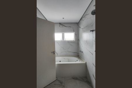 Casa à venda com 280m², 3 quartos e 4 vagasBanheiro da Suíte 2