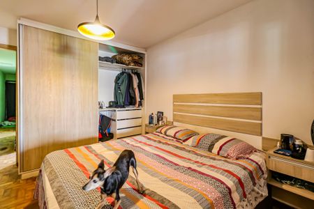 Casa à venda com 180m², 5 quartos e 2 vagas Casa à venda com 180m², 5 quartos e 2 vagasQuarto