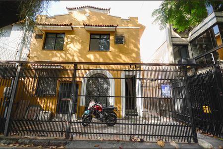 Casa para alugar com 330m², 8 quartos e 1 vagaFachada