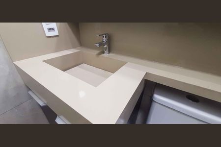 Apartamento à venda com 80m², 2 quartos e 2 vagasBanheiro da Suíte 1