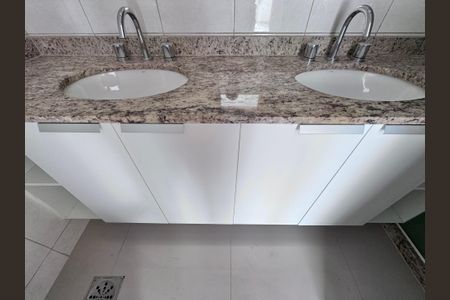 Apartamento à venda com 194m², 3 quartos e 2 vagasBanheiro da Suíte 3