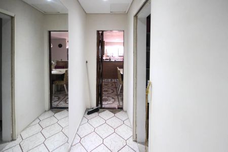 Casa à venda com 300m², 4 quartos e 2 vagasCorredor