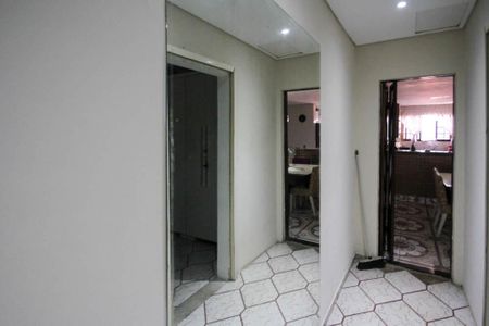 Casa à venda com 300m², 4 quartos e 2 vagasCorredor