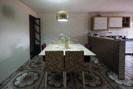 Casa à venda com 300m², 4 quartos e 2 vagasSala e jantar