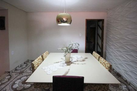 Casa à venda com 300m², 4 quartos e 2 vagasSala e jantar