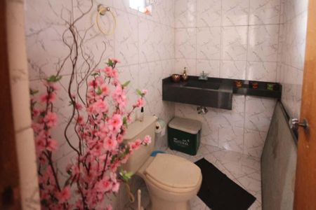 Casa à venda com 300m², 4 quartos e 2 vagasBanheiro 02