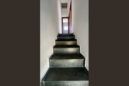 Casa à venda com 50m², 2 quartos e 1 vagaEscadas