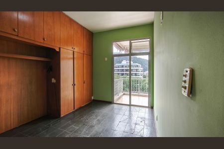 Apartamento à venda com 126m², 3 quartos e 2 vagas Apartamento à venda com 126m², 3 quartos e 2 vagasSuíte