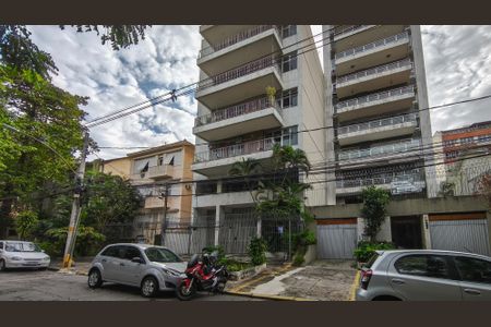 Apartamento à venda com 126m², 3 quartos e 2 vagas Apartamento à venda com 126m², 3 quartos e 2 vagasFachada
