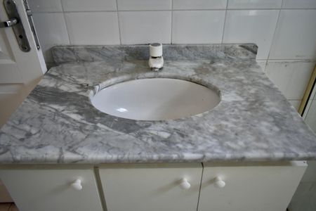 Casa à venda com 130m², 3 quartos e 2 vagasBanheiro Social