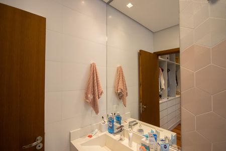 Casa à venda com 390m², 3 quartos e 5 vagas Casa à venda com 390m², 3 quartos e 5 vagasBanheiro da Suíte 2