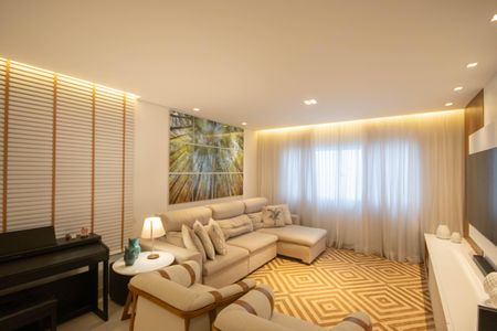 Casa à venda com 390m², 3 quartos e 5 vagas Casa à venda com 390m², 3 quartos e 5 vagasSala