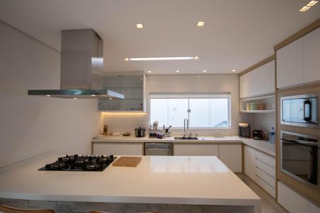 Casa à venda com 390m², 3 quartos e 5 vagas Casa à venda com 390m², 3 quartos e 5 vagasCozinha