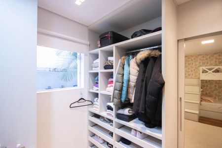 Casa à venda com 390m², 3 quartos e 5 vagas Casa à venda com 390m², 3 quartos e 5 vagasCloset da suíte 2