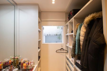 Casa à venda com 390m², 3 quartos e 5 vagas Casa à venda com 390m², 3 quartos e 5 vagasCloset da suíte 2