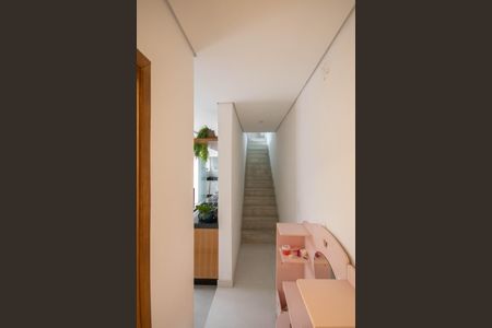 Casa à venda com 390m², 3 quartos e 5 vagas Casa à venda com 390m², 3 quartos e 5 vagasEscada