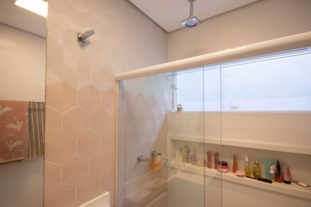 Casa à venda com 390m², 3 quartos e 5 vagas Casa à venda com 390m², 3 quartos e 5 vagasBanheiro da Suíte 2