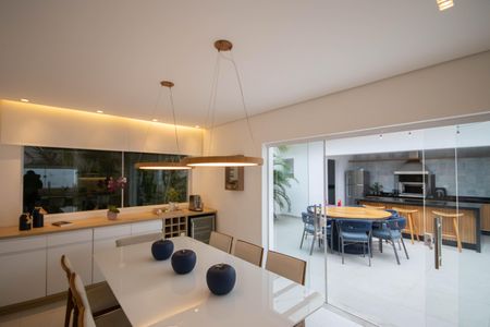 Casa à venda com 390m², 3 quartos e 5 vagas Casa à venda com 390m², 3 quartos e 5 vagasCopa