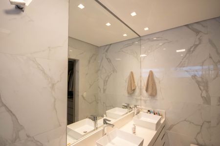 Casa à venda com 390m², 3 quartos e 5 vagas Casa à venda com 390m², 3 quartos e 5 vagasBanheiro da Suíte 1