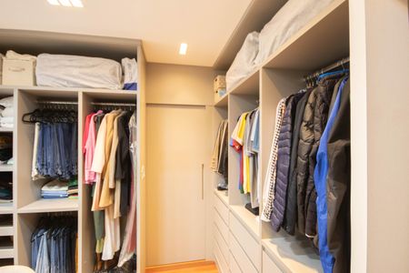 Casa à venda com 390m², 3 quartos e 5 vagas Casa à venda com 390m², 3 quartos e 5 vagasCloset da suíte 1